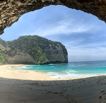 Kelingking Beach Nusa Penida – yacht charter destination Bali